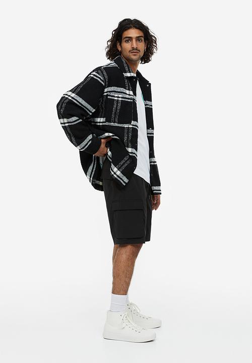 H&M - Regular fit nylon cargo shorts - black