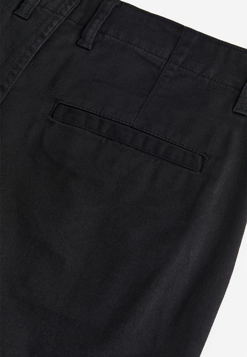 H&M - Regular fit chino shorts - black