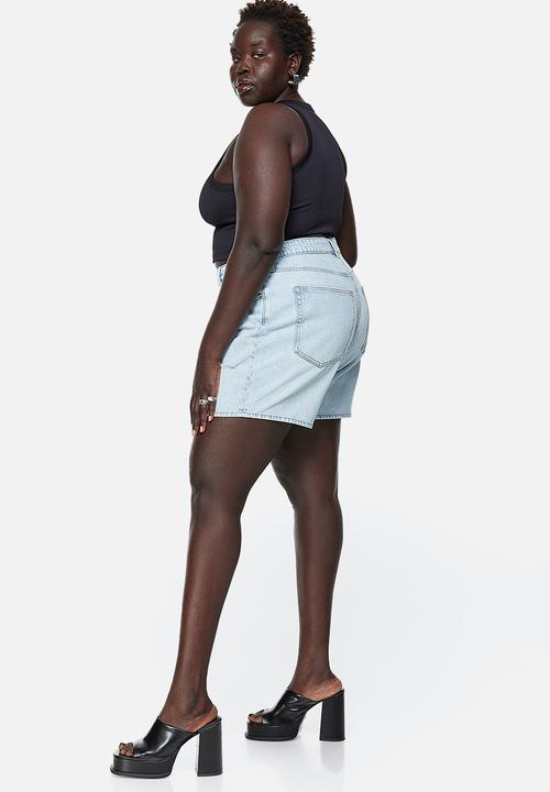 H&M - Curvy fit bermuda straight high denim shorts - pale denim blue 