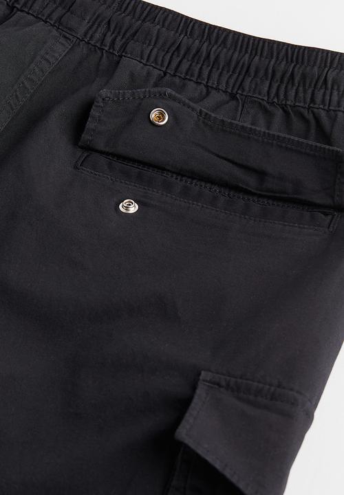 H&M - Regular fit twill cargo shorts - black