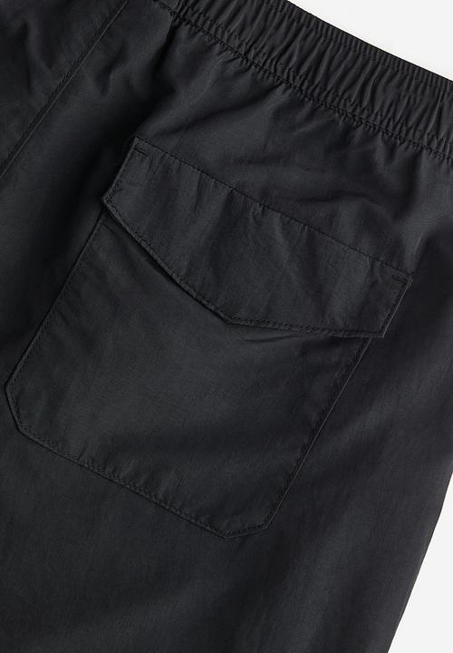 H&M - Regular fit nylon shorts - black