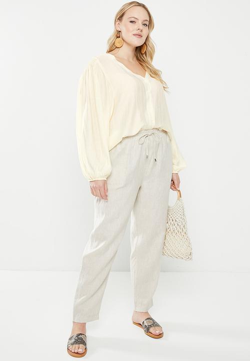 Me&B - Plus bellow sleeve blouse with shoulder detail - cream