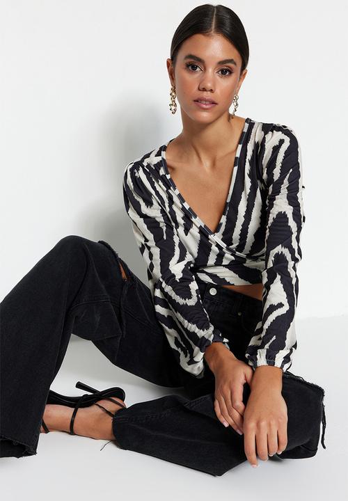 Trendyol - Cropped wrap blouse - black