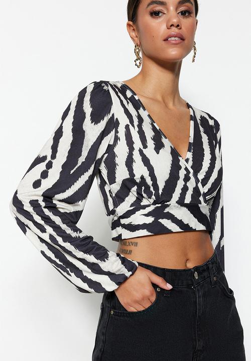 Trendyol - Cropped wrap blouse - black