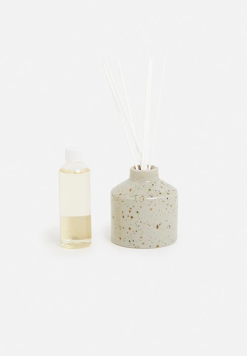 H&S - Ceramic vase diffuser - light grey / oud wood