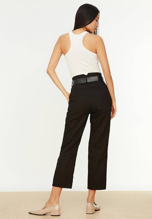 Trendyol - Belted carrot pants - black