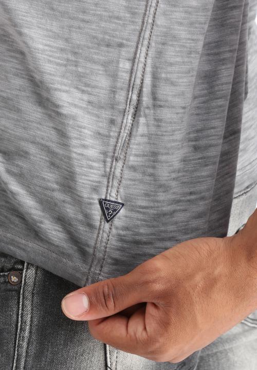 GUESS - Becklin Henley