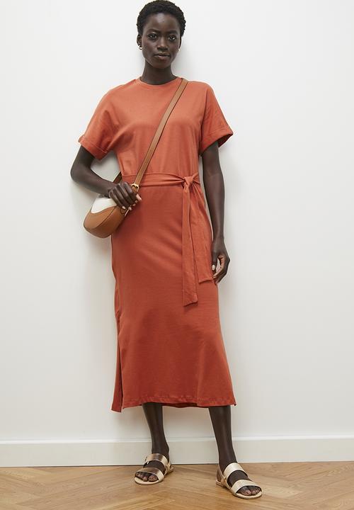 edit - Knit dress with belt - mango