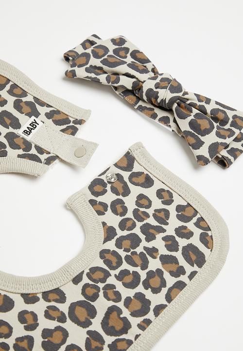 Cotton On - Bundle square bib and bow tie headband - rainy day / leo leopard