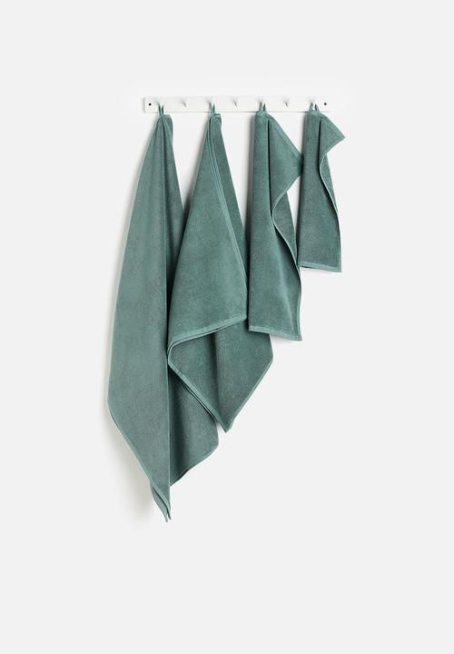 H&M - Cotton terry bath sheet - dark sage green 