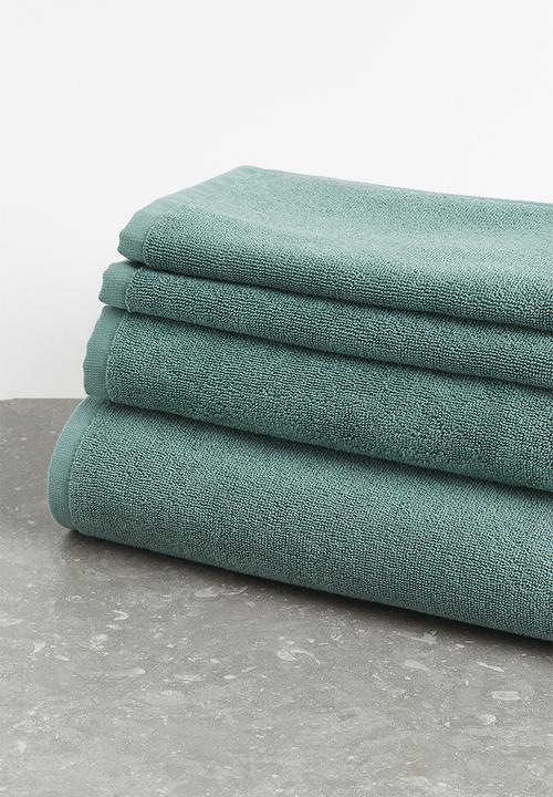 H&M - Cotton terry bath sheet - dark sage green 
