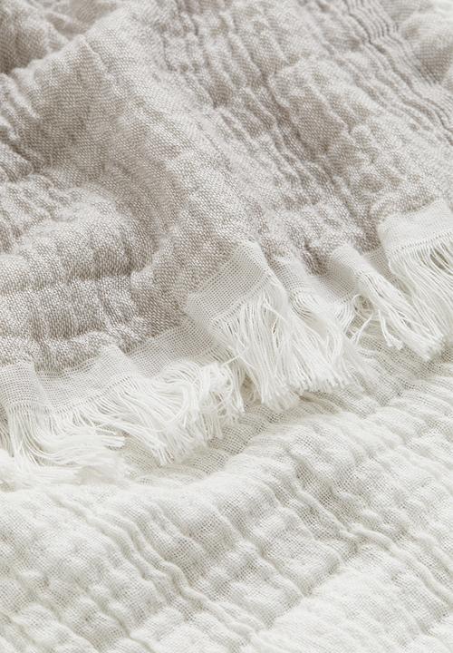 H&M - Fringed bedspread - light greige