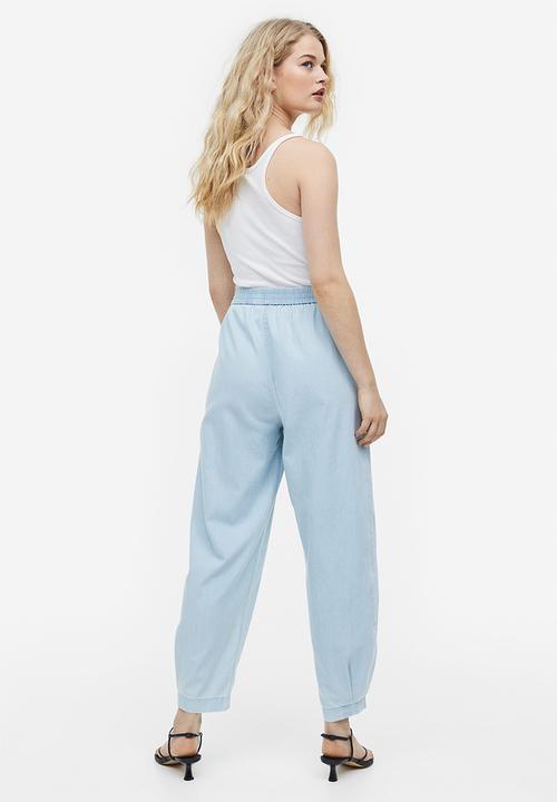 H&M - High-waisted woven joggers - light denim blue 