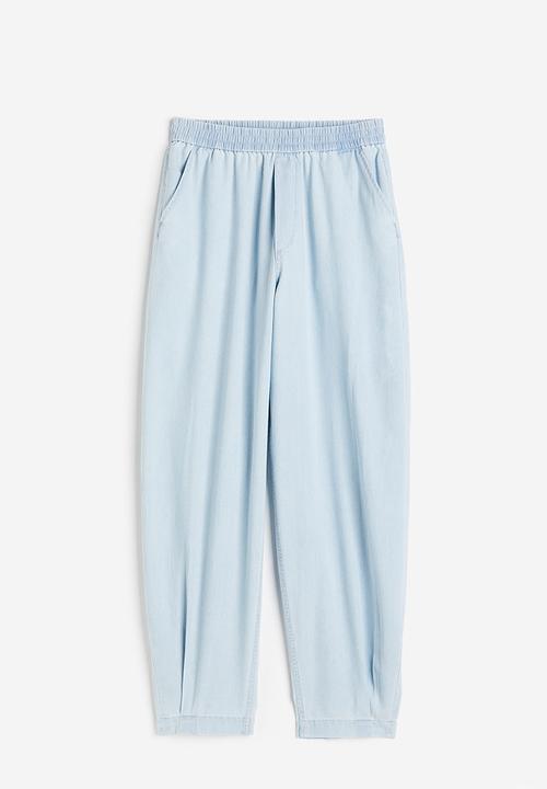 H&M - High-waisted woven joggers - light denim blue 