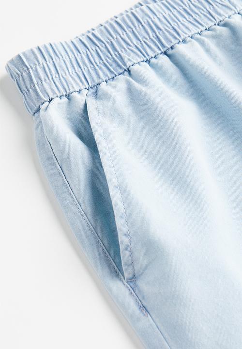 H&M - High-waisted woven joggers - light denim blue 