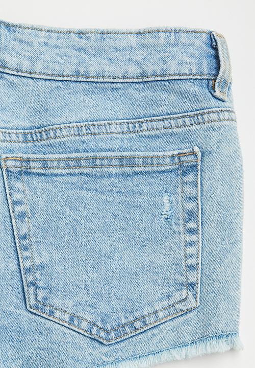 H&M - Low waist denim shorts - light denim blue