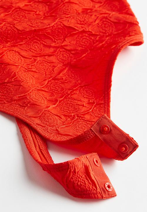 H&M - Textured body - red