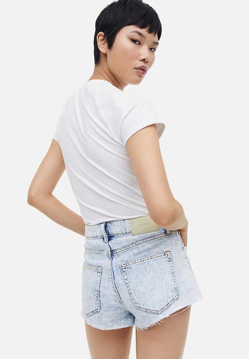 H&M - Curvy fit denim shorts - light denim blue 