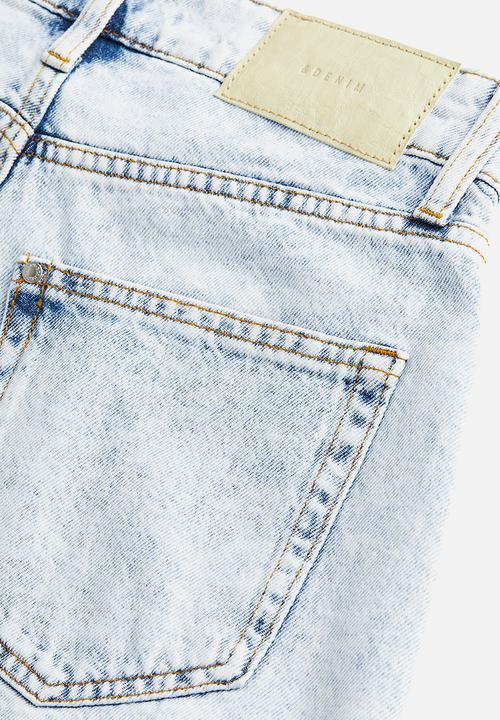 H&M - Curvy fit denim shorts - light denim blue 