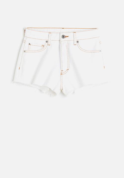 H&M - Curvy fit denim shorts - white