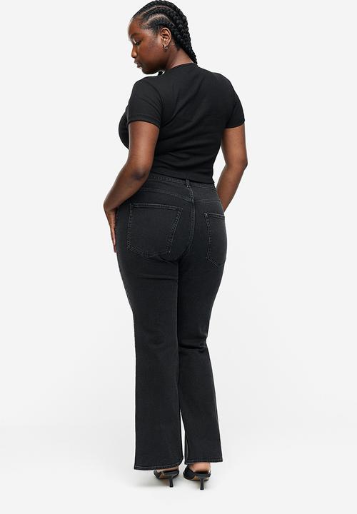 H&M - Curvy fit bootcut high jeans - black