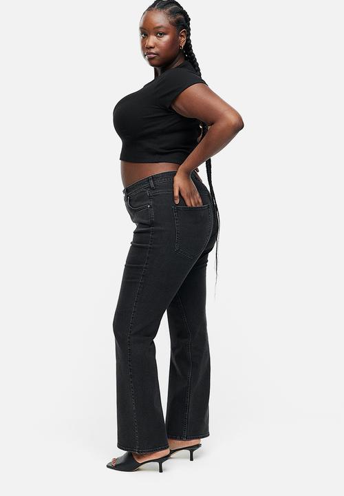 H&M - Curvy fit bootcut high jeans - black