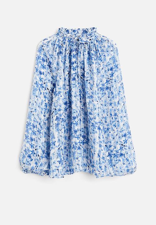 H&M - Frill-trimmed crêpe blouse - light blue/floral