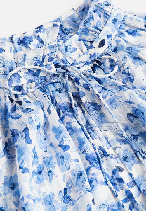 H&M - Frill-trimmed crêpe blouse - light blue/floral