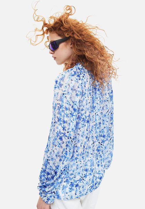 H&M - Frill-trimmed crêpe blouse - light blue/floral