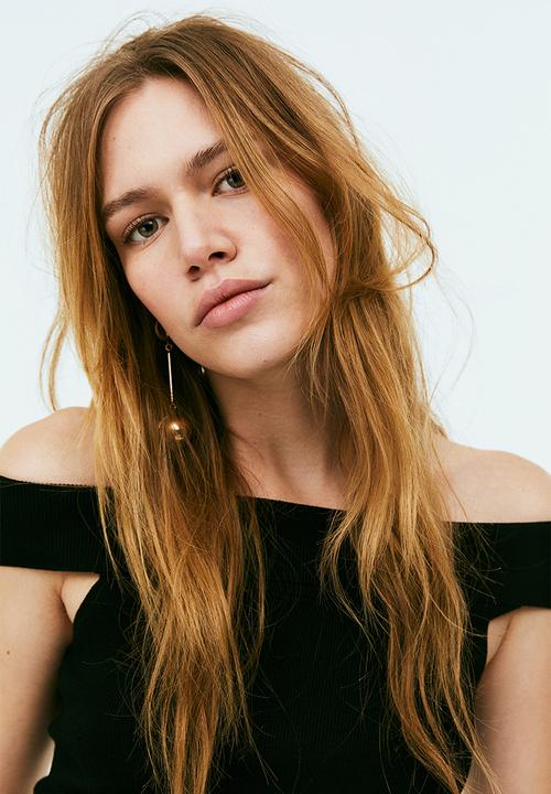 H&M - Sleeveless off the shoulder top - black
