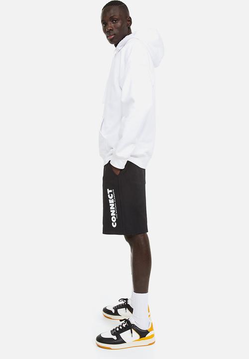 H&M - Relaxed fit printed sweatshorts - black connect 