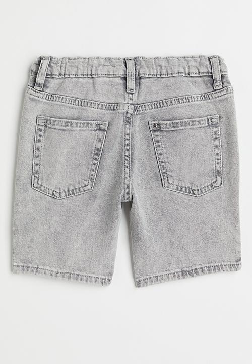H&M - Comfort stretch loose fit denim shorts - pale denim grey 