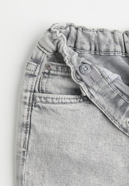 H&M - Comfort stretch loose fit denim shorts - pale denim grey 