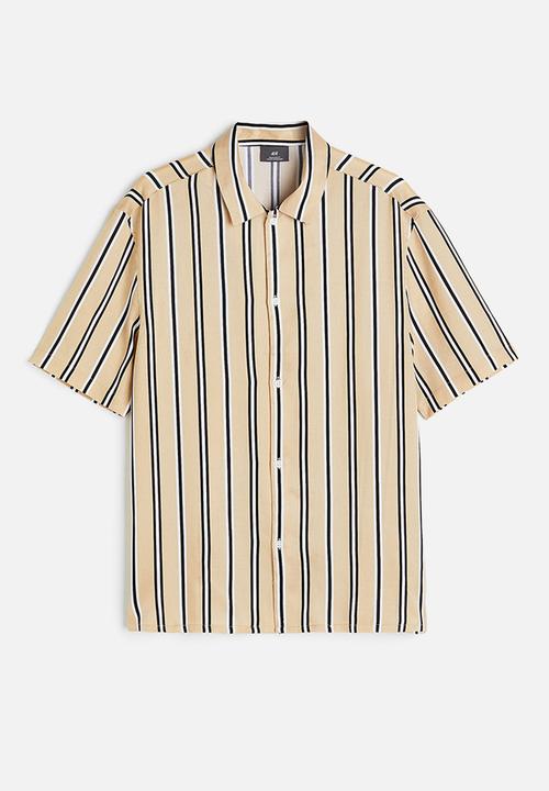 H&M - Regular fit short-sleeved lyocell shirt - beige