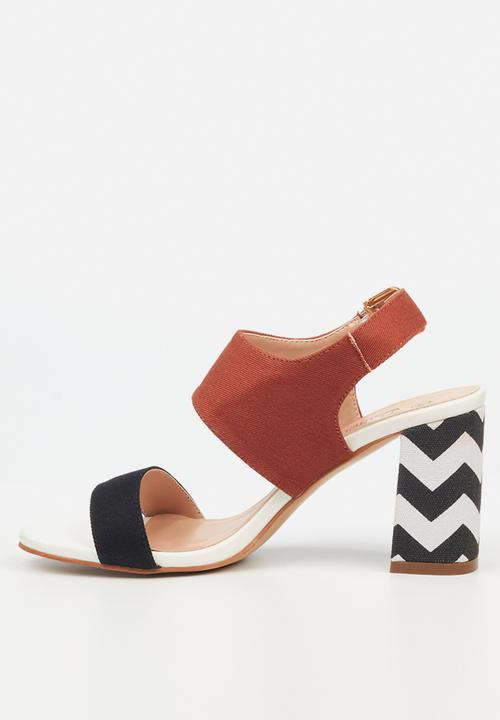 Butterfly Feet - Cressida 1 block heel - tan