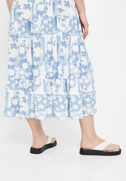 Glamorous - Plus flower collage wrap dress - blue