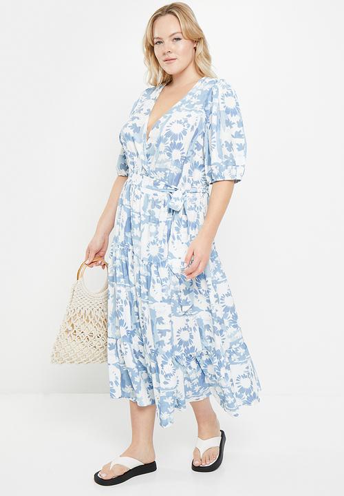 Glamorous - Plus flower collage wrap dress - blue