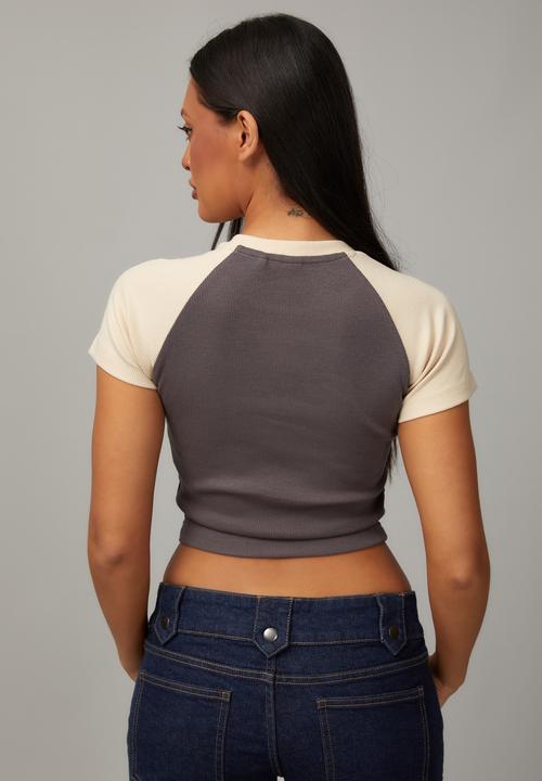 Factorie - Raglan fitted tee -  dark choc & utility tan