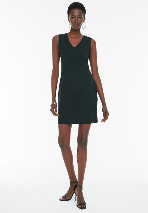 Trendyol - V-neck shift dress - black