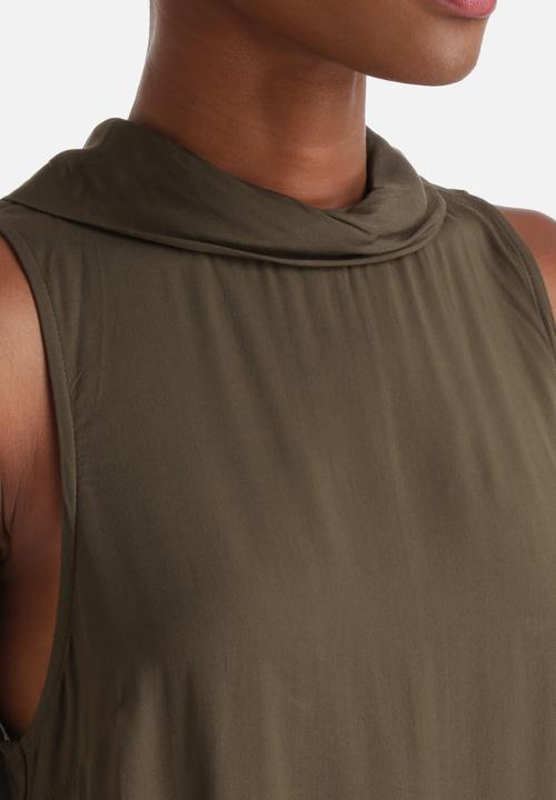 Influence. - Turtle Neck Sleeveless Top