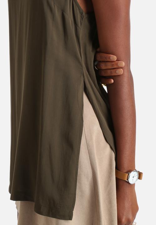 Influence. - Turtle Neck Sleeveless Top
