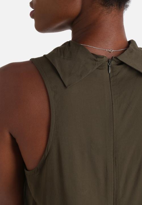 Influence. - Turtle Neck Sleeveless Top