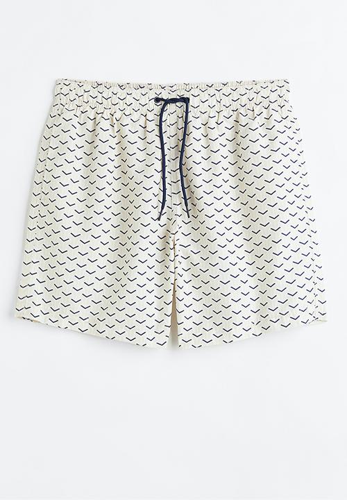 H&M - Patterned swim shorts - light beige patterned