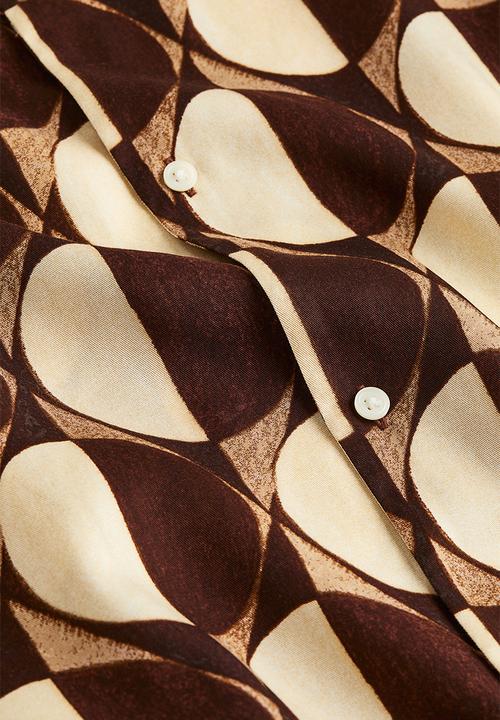 H&M - Regular fit short-sleeved lyocell shirt - dark brown patterned