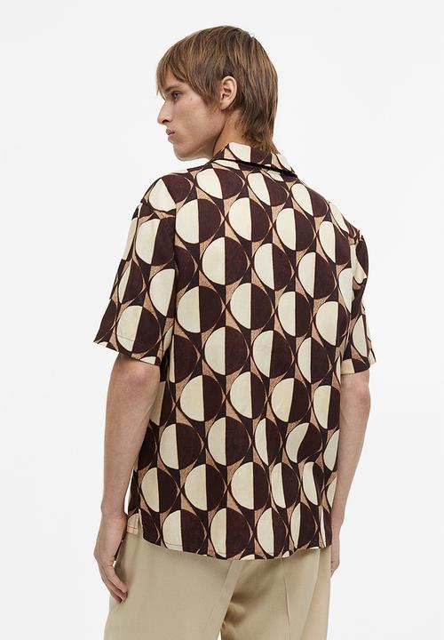 H&M - Regular fit short-sleeved lyocell shirt - dark brown patterned