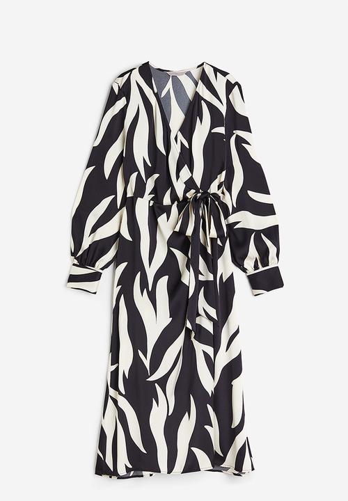 H&M - Balloon-sleeved wrap dress - black patterned
