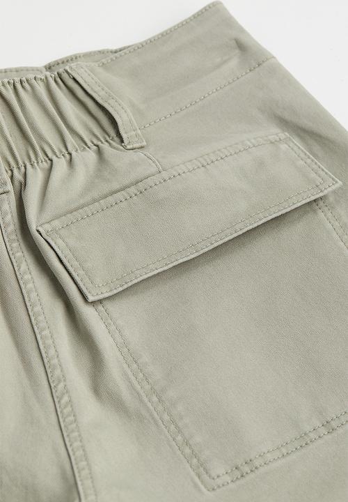 H&M - Cotton twill shorts - light khaki green 
