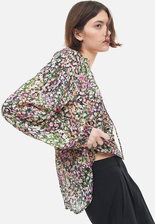 H&M - Frill-trimmed crêpe blouse - black/floral