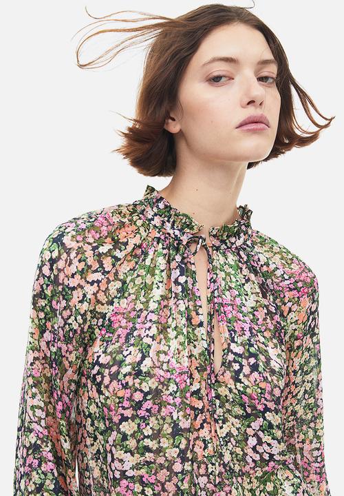 H&M - Frill-trimmed crêpe blouse - black/floral