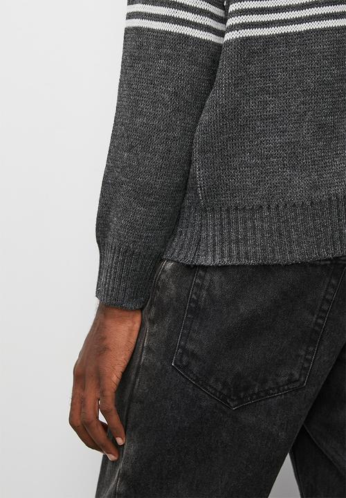 Superbalist - Regular fit geo pattern turtleneck - charcoal & white